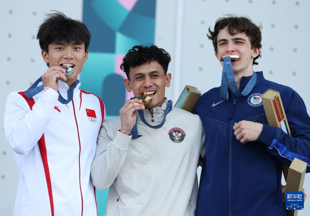 巴黎奥运会丨攀岩——男子速度赛:伍鹏获得银牌 巴黎奥运会丨攀岩——男子速度赛:伍鹏获得银牌