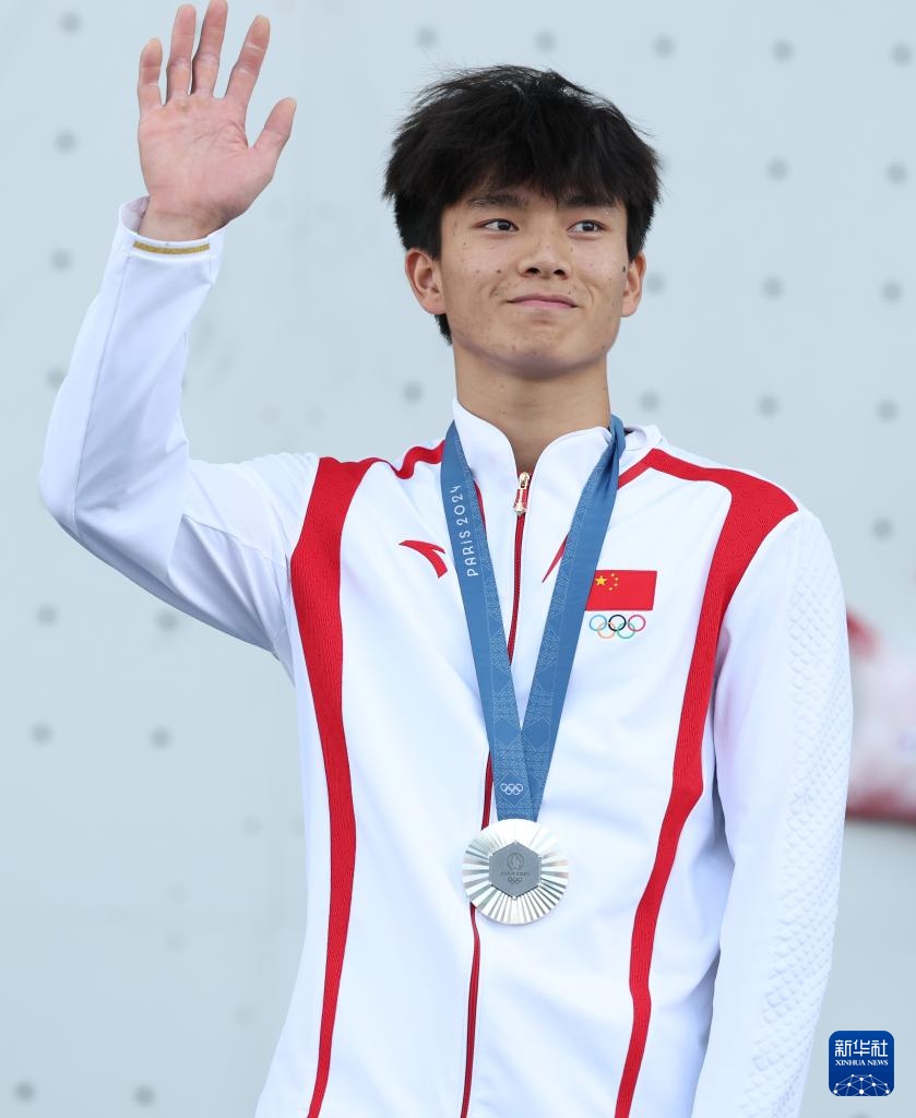 巴黎奥运会丨攀岩——男子速度赛:伍鹏获得银牌 巴黎奥运会丨攀岩——男子速度赛:伍鹏获得银牌