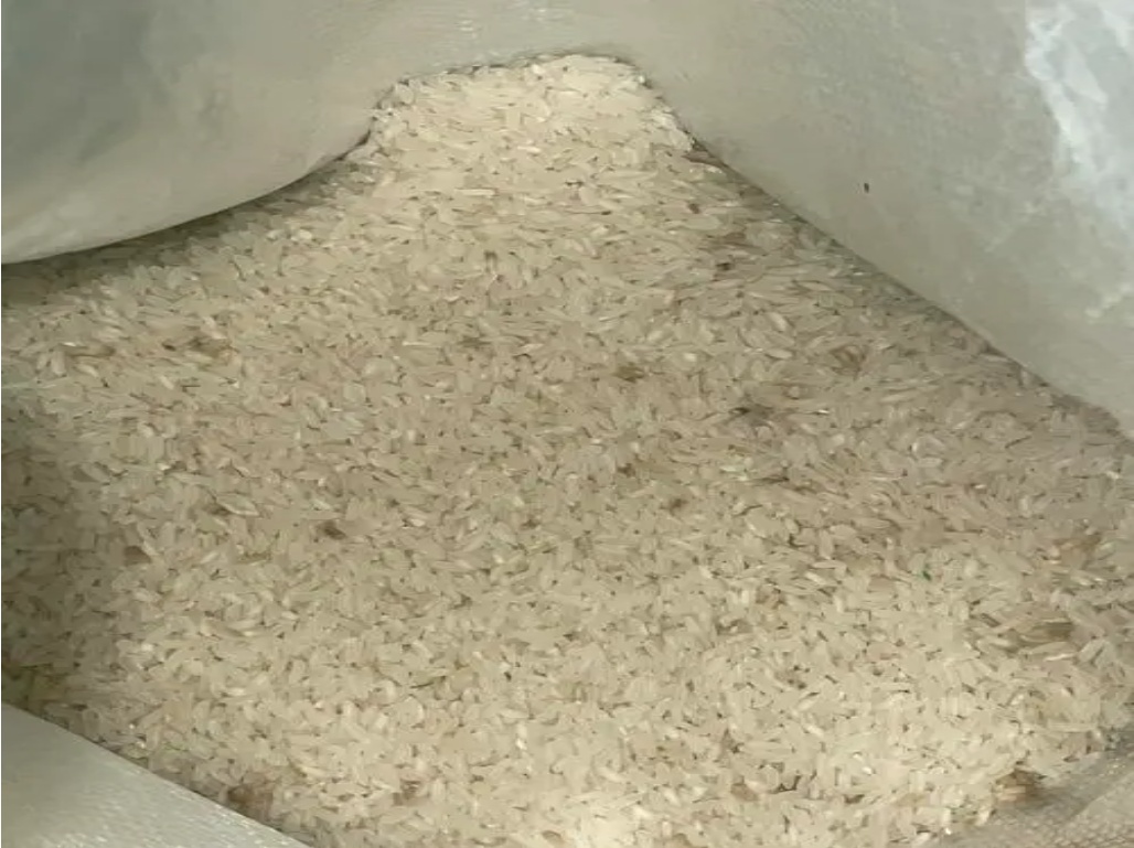 头皮发麻!大量黑虫冒出,很多人家中也有,这种情况必须扔 头皮发麻!大量黑虫冒出,很多人家中也有,这种情况必须扔