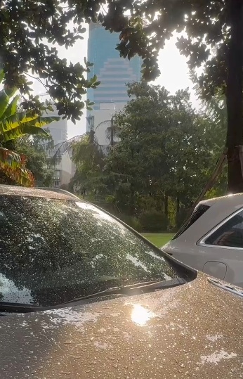 刚刚，杭州顶着太阳下暴雨！雷暴、9级雷雨大风来了，下班早点回家！