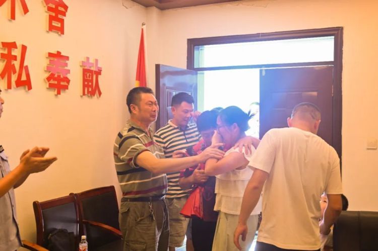 36年、1400多公里,失散多年的女儿回家了! 36年、1400多公里,失散多年的女儿回家了!