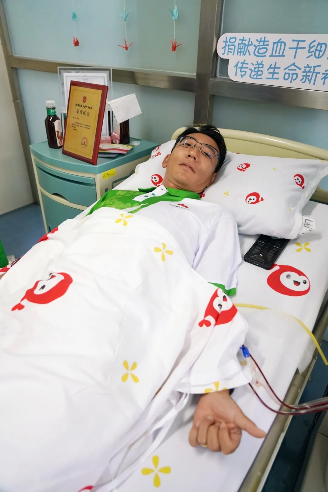 为了救人,他把全身的血液过滤了3遍—— 为了救人,他把全身的血液过滤了3遍——