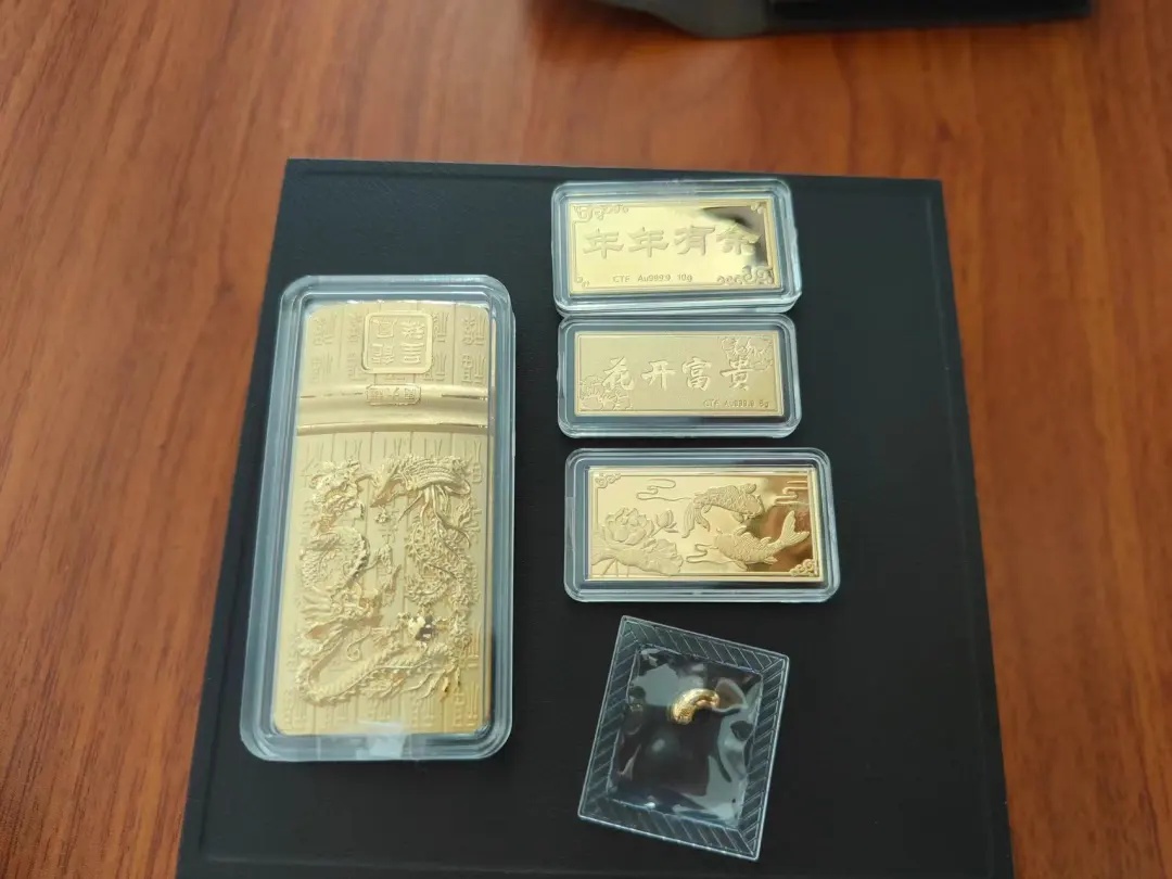 老伯买了700克黄金寄到外地，为何警察冲上门？