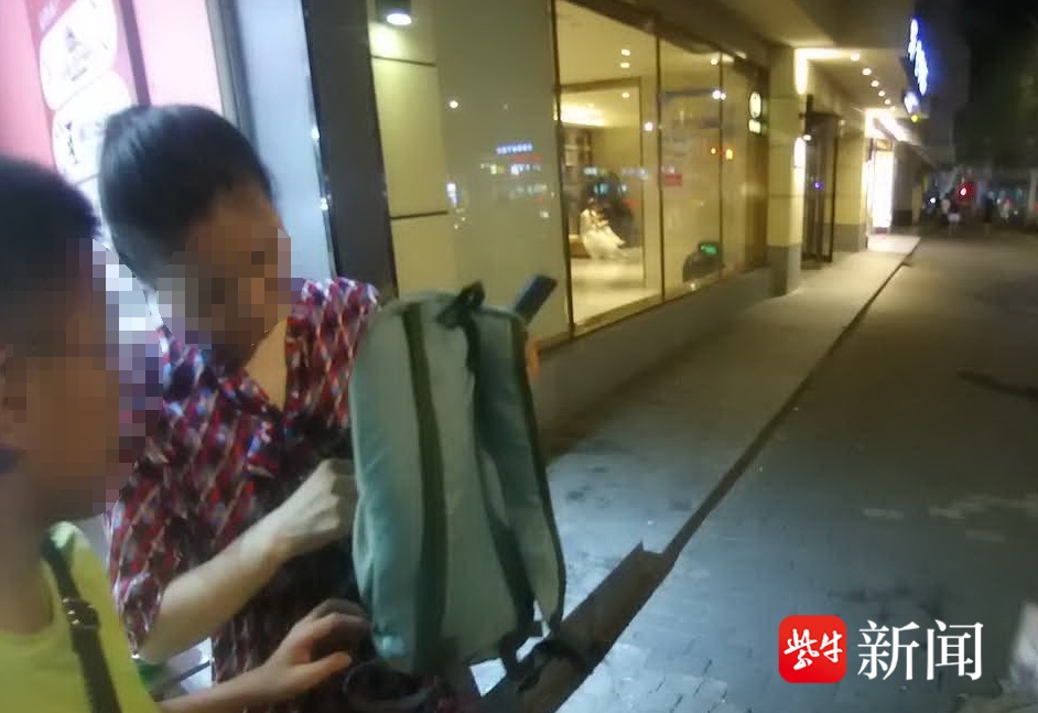 快速帮寻回遗失的背包，民警给游客增添温馨记忆