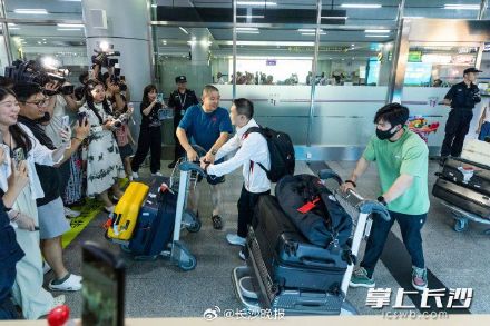 张博恒回家 家乡人民热情爆棚