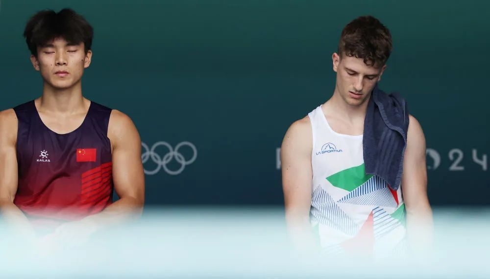 伍鹏火爆全网!网友:毛肚还没涮好,他就爬上去了 伍鹏火爆全网!网友:毛肚还没涮好,他就爬上去了