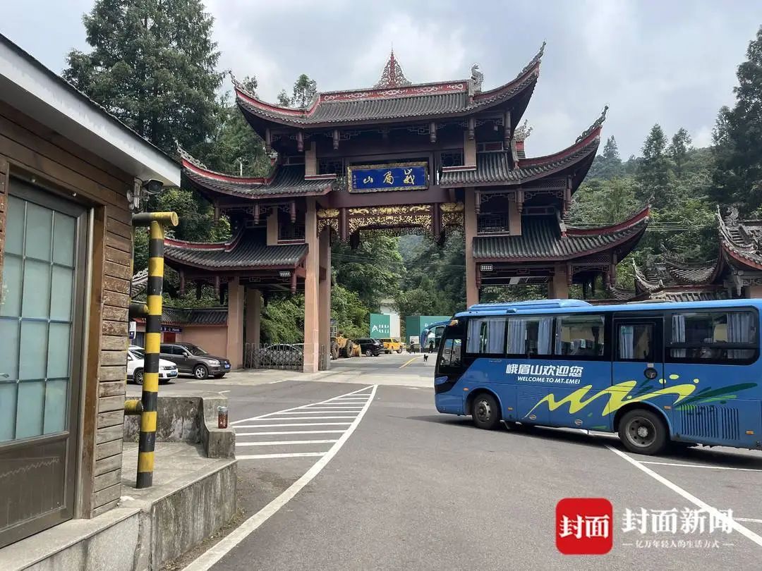 “灭绝师太来都得先交钱” 游客投诉峨眉山强行售卖观光车票，官方回应→