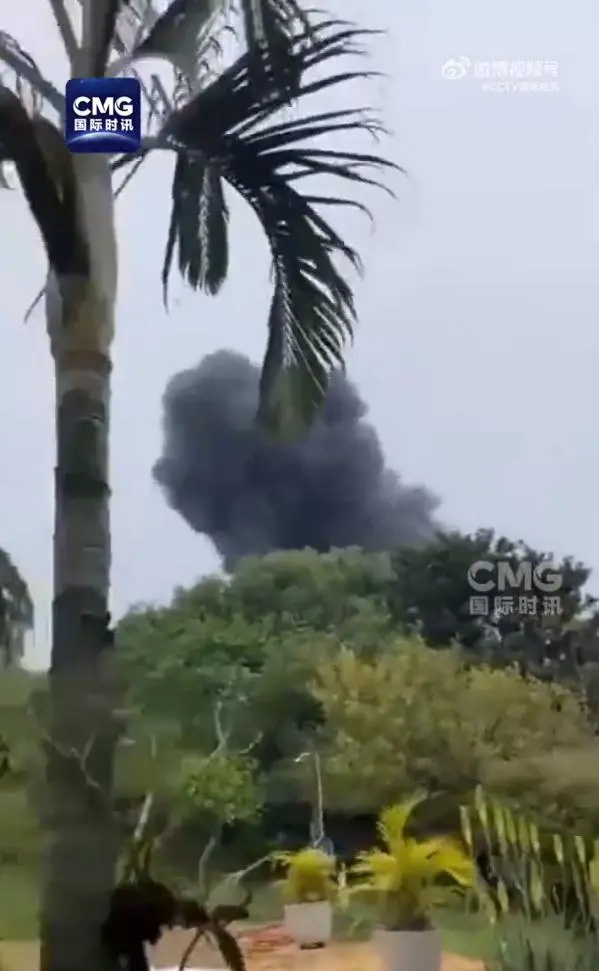 突发！客机坠毁61人遇难，现场画面曝光