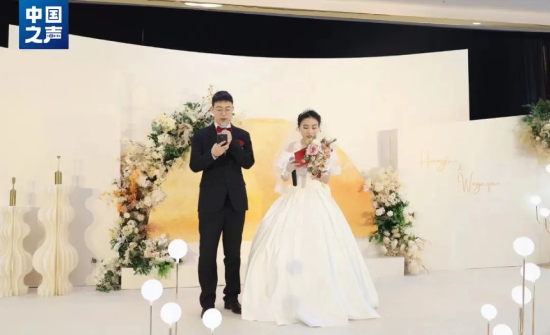 自己主持！只花5000元！现在的婚礼都进化成这样了？