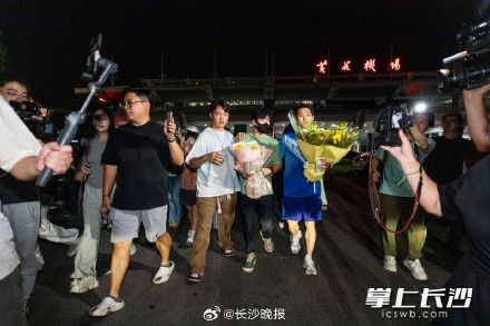 张博恒回家 家乡人民热情爆棚