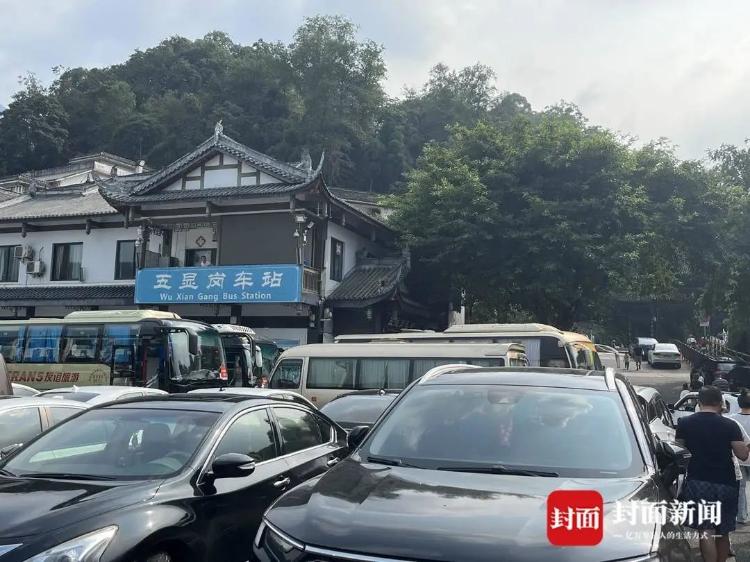 “灭绝师太来都得先交钱” 游客投诉峨眉山强行售卖观光车票，官方回应→