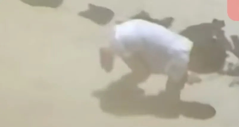 1岁娃光脚跑了5分钟，被烫出超大水泡！这些地方容易烫伤，很多人不知道