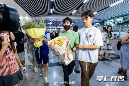 张博恒回家 家乡人民热情爆棚