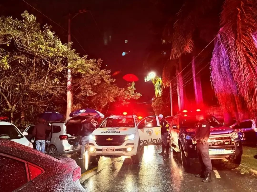巴西载61人客机坠毁，无人生还！黑匣子已找到→