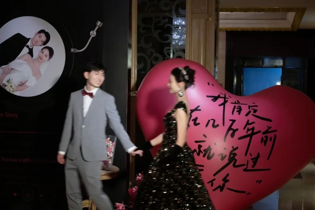 自己主持！只花5000元！现在的婚礼都进化成这样了？