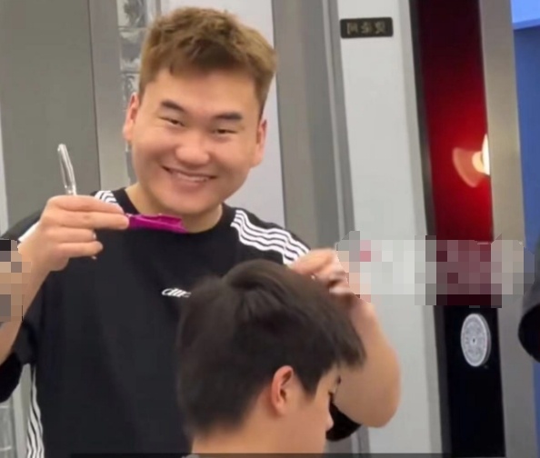 给潘展乐理发是什么样的体验？上海托尼老师：“感觉比中500万还难！”