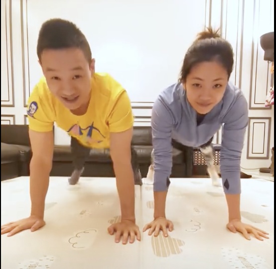 网友让其去考裁判证？奥运冠军回应：真的有证，2斤多重…