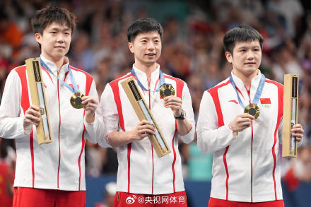 王楚钦晒国乒合照告别奥运