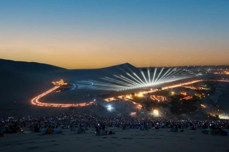 “堵骆驼”了！加开的临客列车，趟趟爆满