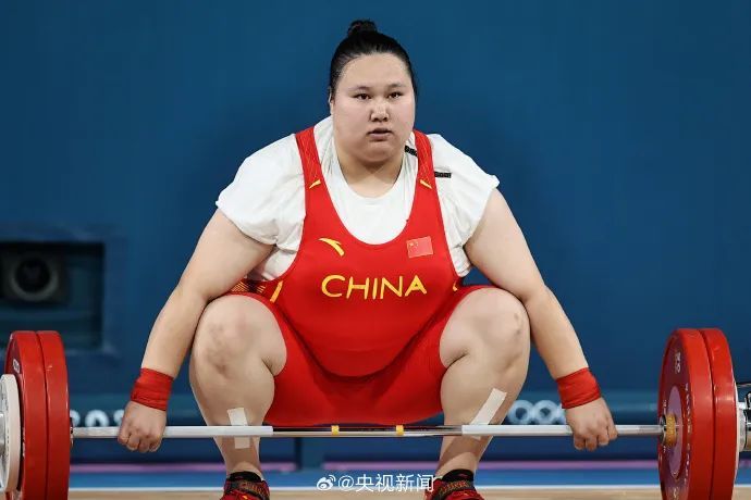 李雯雯“举”起中国队第40金! 李雯雯“举”起中国队第40金!