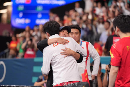 王楚钦晒国乒合照告别奥运