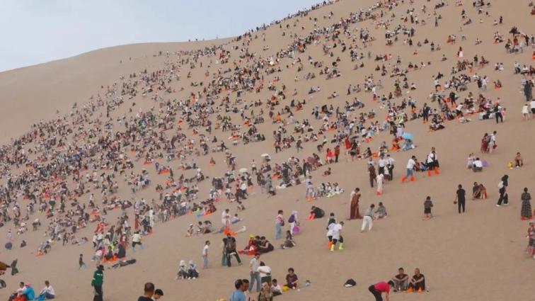 “堵骆驼”了！加开的临客列车，趟趟爆满