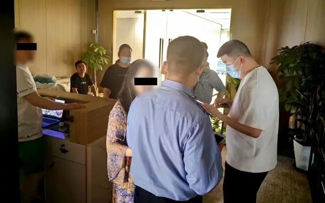 “风水大师”伙同37家美容店编造“改命”骗局,诈骗上千万 “风水大师”伙同37家美容店编造“改命”骗局,诈骗上千万