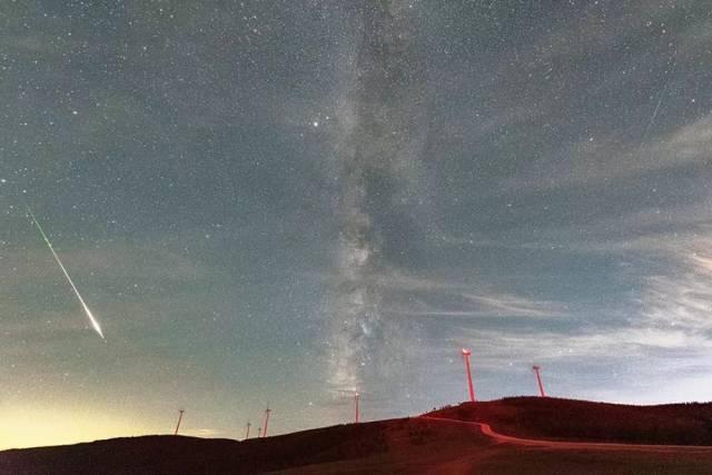 英仙座流星雨12日迎来极大，这部暑期“天象大片”别错过！