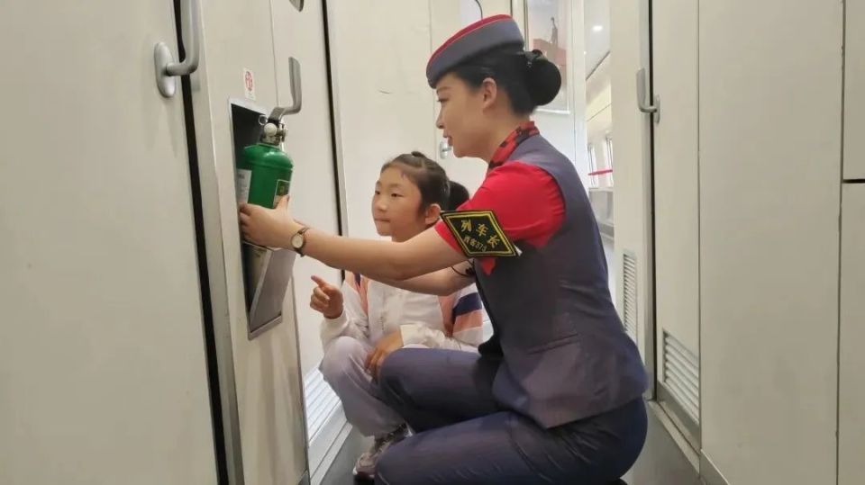 带孩子坐火车，要注意哪些安全事项？