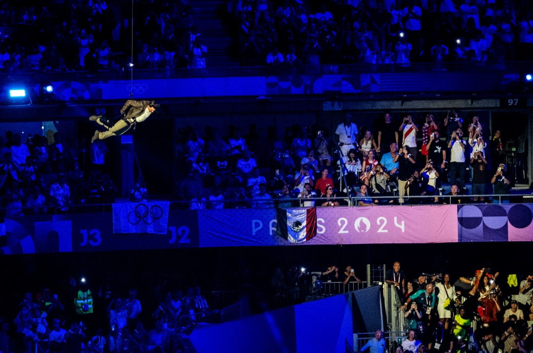 孙颖莎代表亚洲吹灭奥运圣火!闭幕式这些瞬间太燃 孙颖莎代表亚洲吹灭奥运圣火!闭幕式这些瞬间太燃