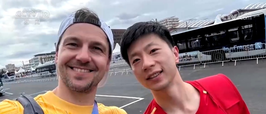 是对手，更是朋友！友谊的瞬间诠释奥林匹克精神最本真模样