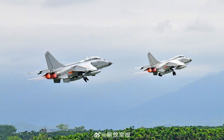 升空!战机向云端 升空!战机向云端