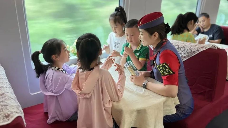 带孩子坐火车，要注意哪些安全事项？