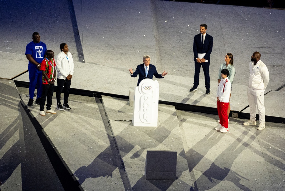 孙颖莎代表亚洲吹灭奥运圣火!闭幕式这些瞬间太燃 孙颖莎代表亚洲吹灭奥运圣火!闭幕式这些瞬间太燃