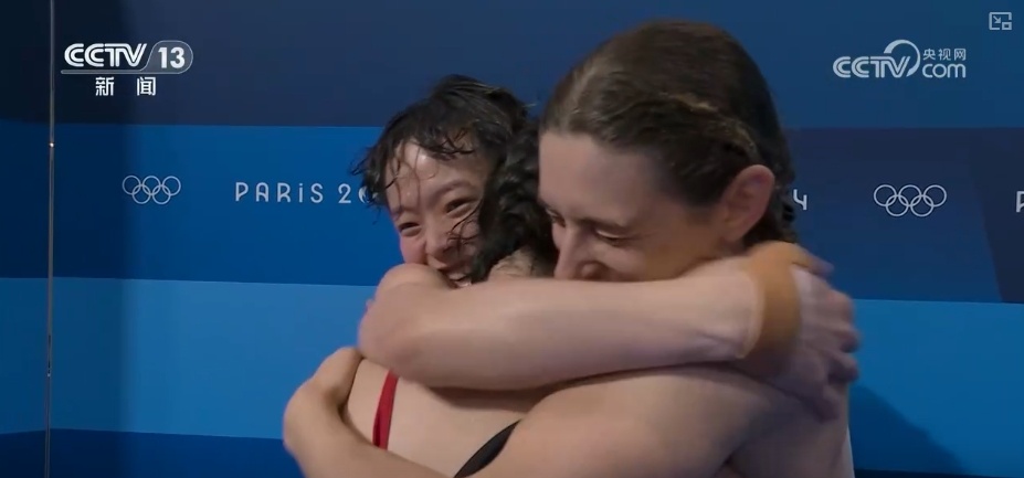 是对手，更是朋友！友谊的瞬间诠释奥林匹克精神最本真模样