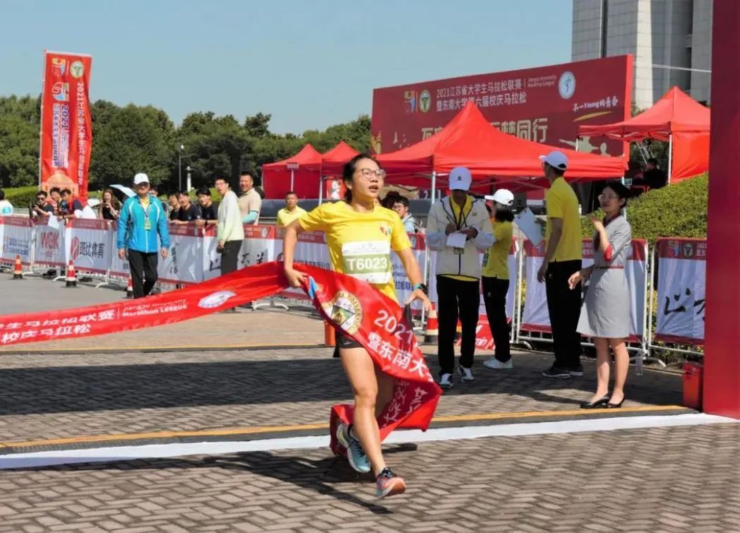 奥运史上首设大众马拉松赛，中国姑娘获女子第一，她还是东南大学校友！