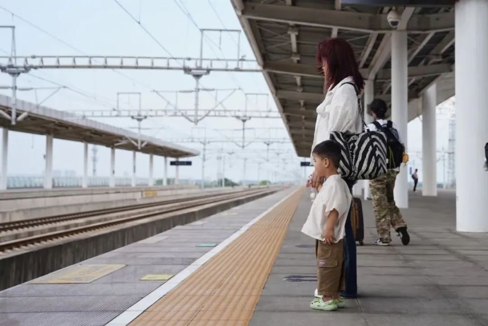 带孩子坐火车，要注意哪些安全事项？