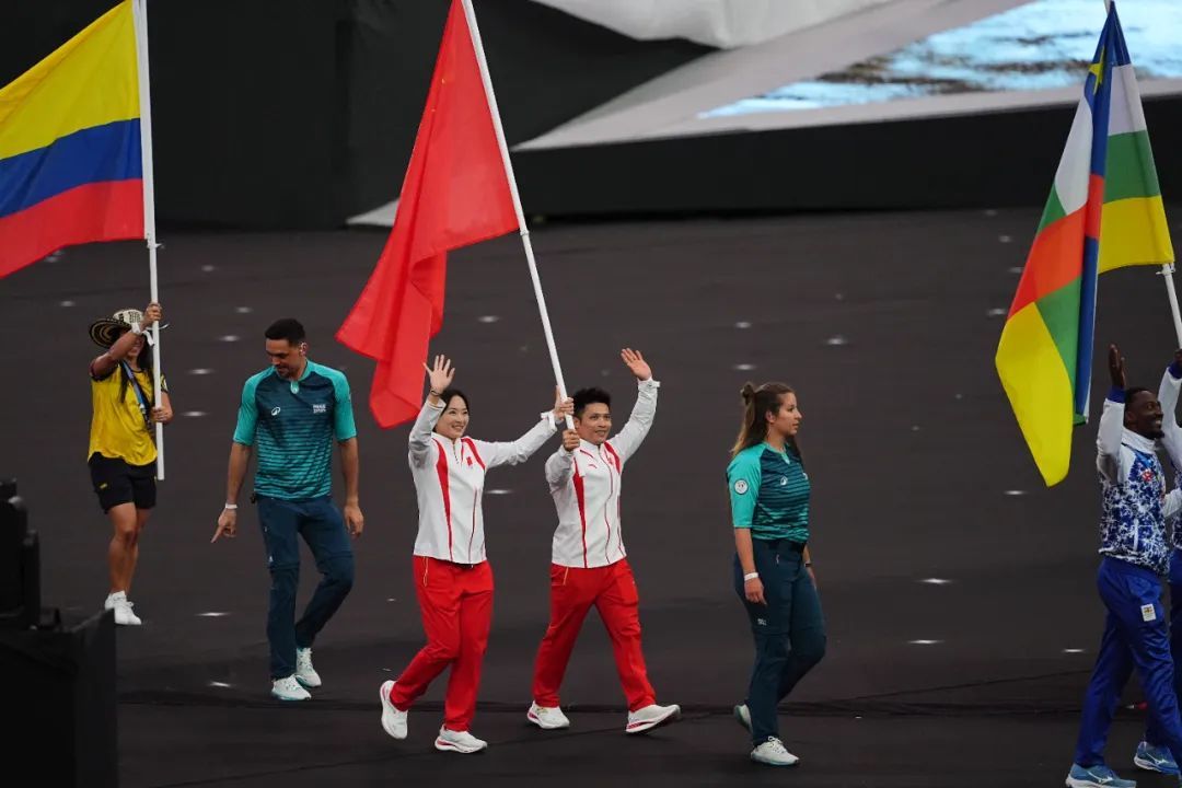 孙颖莎作为亚洲运动员代表登台！巴黎奥运闭幕式，这些瞬间太燃了