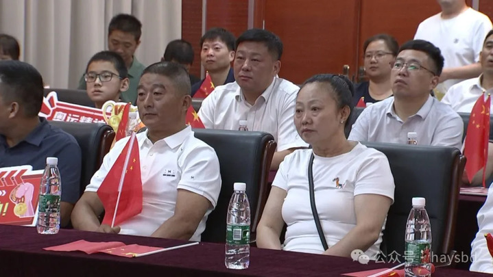 淮安姑娘范云霞奥运会摘银!妈妈喊话:等你回家吃大龙虾! 淮安姑娘范云霞奥运会摘银!妈妈喊话:等你回家吃大龙虾!