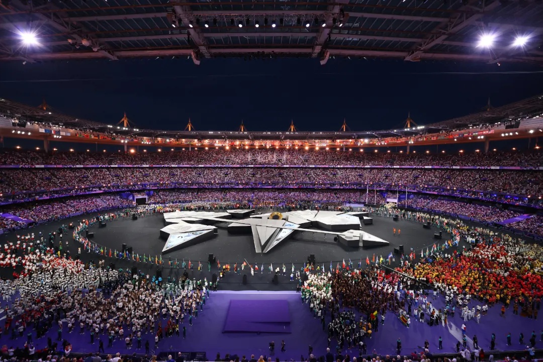 巴黎奥运会闭幕！孙颖莎作为亚洲代表吹灭圣火，“阿汤哥”从天而降，期待洛杉矶再见！