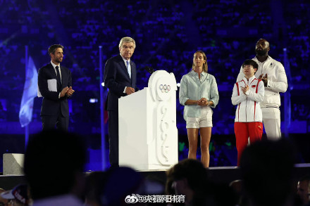 孙颖莎吹灭奥运圣火 孙颖莎吹灭奥运圣火