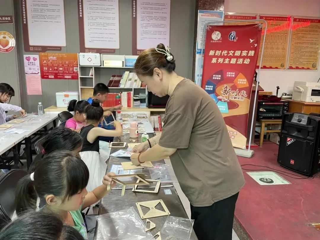 暑期青少年科普|公益课堂“科技大脑课”3D全息投影制作,激发科学探索热情 暑期青少年科普|公益课堂“科技大脑课”3D全息投影制作,激发科学探索热情