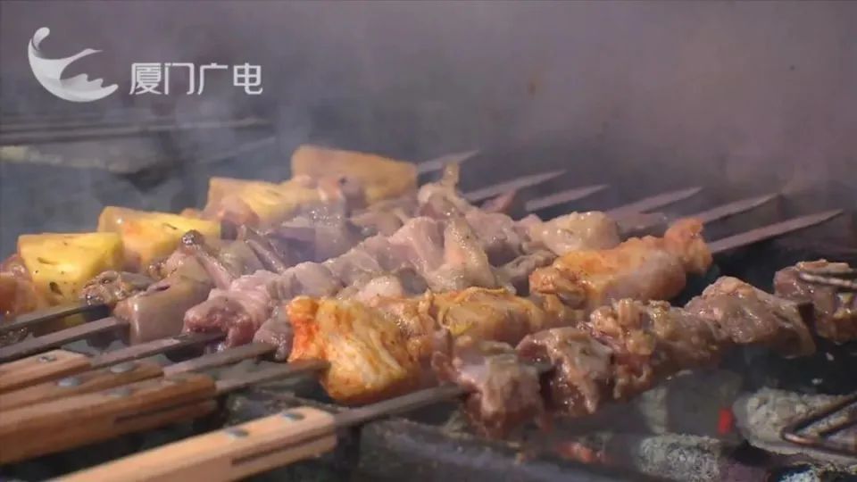 吃烤肉发条差评，小伙被判赔1.3万元！为什么？