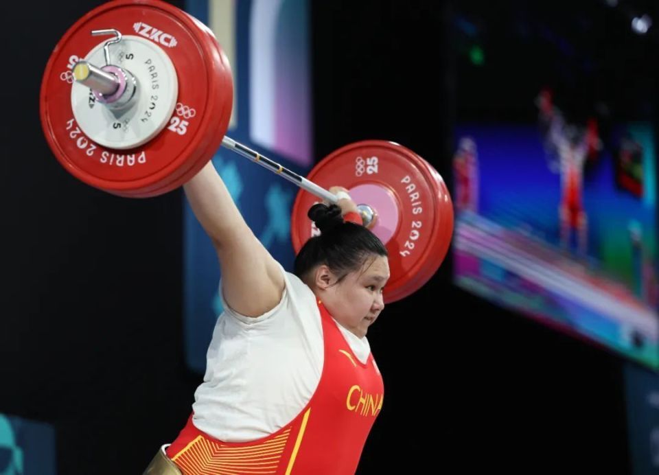 “下班了、下班了!”李雯雯卫冕夺冠,赛后一幕萌翻全场 “下班了、下班了!”李雯雯卫冕夺冠,赛后一幕萌翻全场