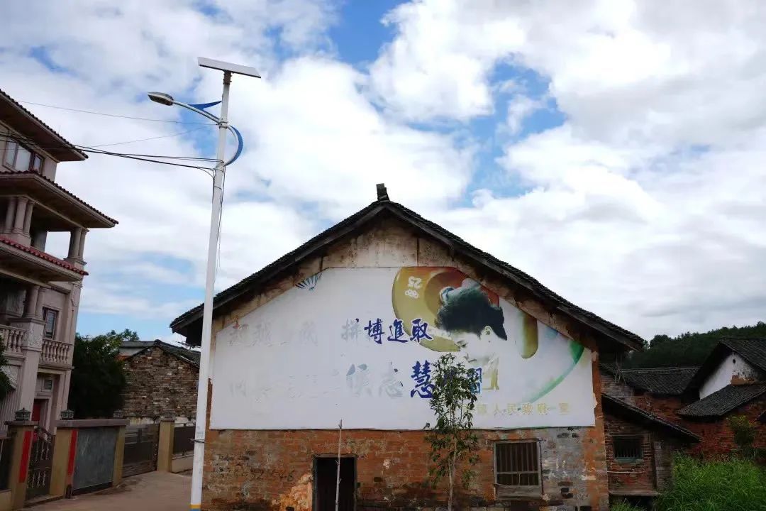 侯志慧夺冠背后:家人的支持与鼓励让她“举重若轻” 侯志慧夺冠背后:家人的支持与鼓励让她“举重若轻”