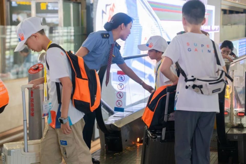 带孩子坐火车，要注意哪些安全事项？