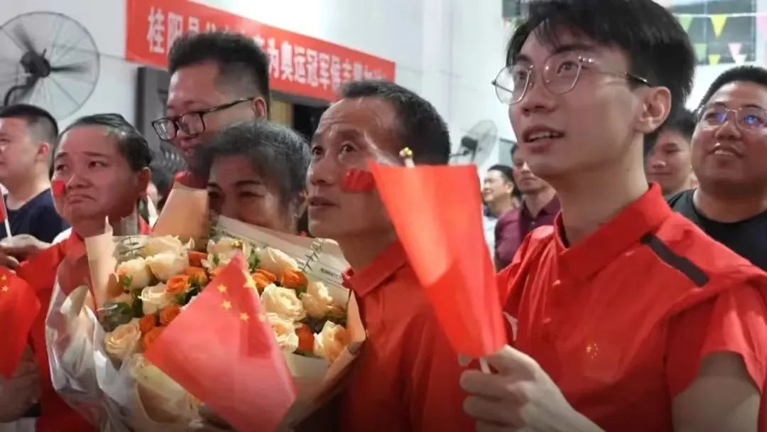 侯志慧夺冠背后:家人的支持与鼓励让她“举重若轻” 侯志慧夺冠背后:家人的支持与鼓励让她“举重若轻”