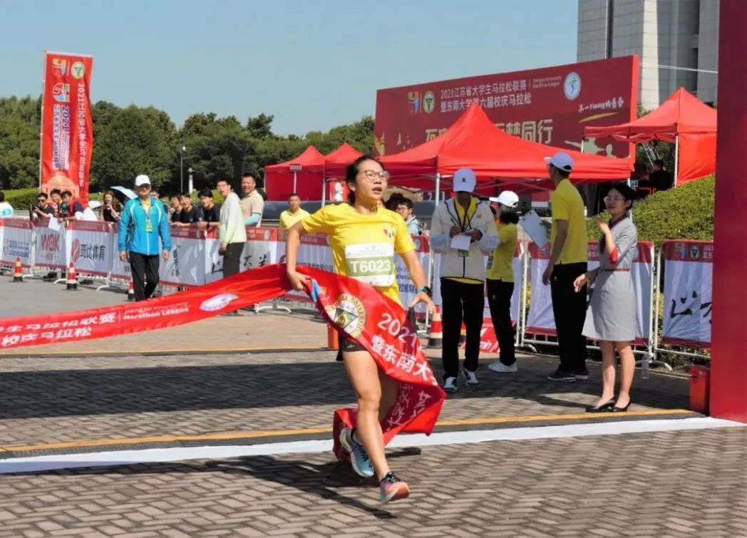 首场奥运大众马拉松赛，东南大学校友获得女子第一