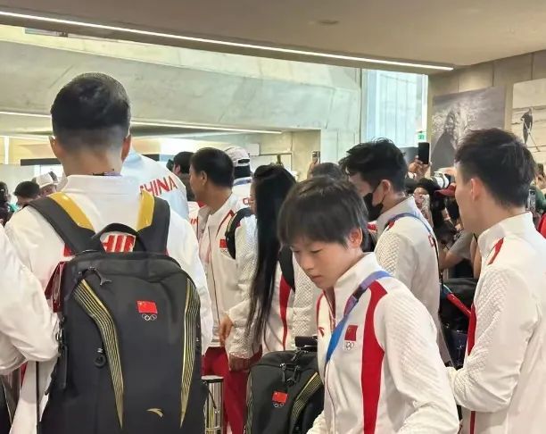 孙颖莎发文!当国乒在机场碰到了跳水梦之队…… 孙颖莎发文!当国乒在机场碰到了跳水梦之队……