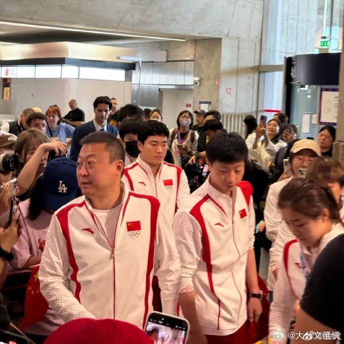 孙颖莎发文!当国乒在机场碰到了跳水梦之队…… 孙颖莎发文!当国乒在机场碰到了跳水梦之队……